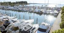 Bagni nel mare blu tra le belle falesie di Portorose