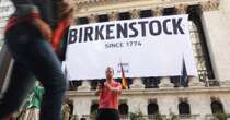 Birkenstock, debutto deludente a Wall Street: giù del 13% rispetto all’Ipo