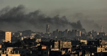 Guerra Israele-Hamas, ultime notizie. Onu: «Metà della popolazione di Gaza sta morendo di fame». Biden contro Trump, «grande minaccia per la democrazia»