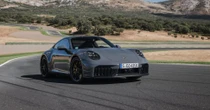 Porsche 911, com’è e come va la prima ibrida di Stoccarda