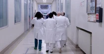 Quasi 40mila medici fuggiti all’estero: maxi taglio di tasse per convincerli a rientrare