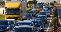 Gli effetti dell’inverno demografico sulla mobilità: la vecchia auto è la prima scelta, l’elettrico arranca