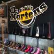 A Londra affondano gli anfibi Dr Martens dopo il taglio dell'outlook 2024