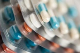 Un morto ogni 30 secondi per la resistenza agli antibiotici, tutti i numeri dell’epidemia silente