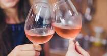 Vino rosé da gustare oltre le mode: ecco come sceglierlo e abbinarlo ai piatti