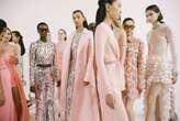 La moda generosa degli autori, da Anderson (Loewe) a Giambattista Valli