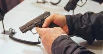 Nel pacchetto sicurezza armi private senza licenza a tutti gli agenti di polizia fuori dal servizio