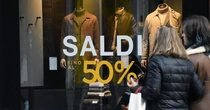 Falsa partenza per i saldi di gennaio. La spesa cala dell’2,1%