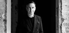 Dries Van Noten dice addio alla moda con la sua consueta grazia e consapevolezza