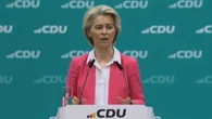 Von der Leyen: AfD fa propaganda per Putin e poi parla di patria...