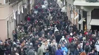 Shopping e' online, negozi di abbigliamento in crisi