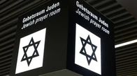 Jüdischer Gebetsraum am Frankfurter Flughafen geschändet
