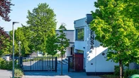 Zwei Schüler durch Stiche lebensgefährlich verletzt