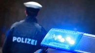 Sportboot in Flammen - Fahrerflucht nach Unfall mit Kind