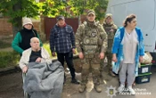 "Білі янголи" евакуювали ще шість людей з Донеччини