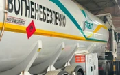 ВідеоНа кордоні з Молдовою у автоцистерні з написом «Вогненебезпечно. No smoking» знайшли величезну партію сигарет
