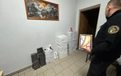 На Львівщині митники зупинили «порожній» бус із сотнями прихованих смартфонів і планшетів
