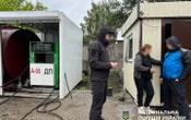 На Київщині правоохоронці викрили масштабну схему виготовлення та збуту пального