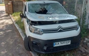 У Нікополі російський FPV-дрон поцілив в авто пересувного відділення "Укрпошти"