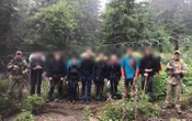 На Закарпатті прикордонники затримали вісьмох туристів з Чехії за підозрою у незаконному перетині українського кордону