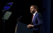 Венс назвав "абсурдним" твердження Зеленського про те, що адміністрація Трампа "на боці росіян"