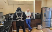 ВідеоПоліція викрила схему розкрадання коштів, призначених на гуманітарну допомогу: зловмисники придбали авто і квартири