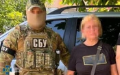 СБУ затримала колаборантку, яка вихваляла фейковий “референдум” під час окупації Херсона