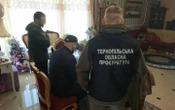 Посадовця міськради в Тернопільській області підозрюють у реєстрації земель оборонного підприємства на приватні структури
