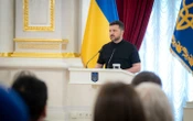 Зеленський нагородив військових Сил оборони та передав ордени родичам загиблих Героїв