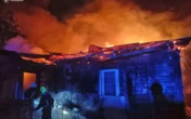 На Київщині через російську атаку палають склади і приватний будинок
