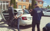 На Закарпатті ДБР викрило митника, який заробляв на "контрабанді" чоловіків мобілізаційного віку