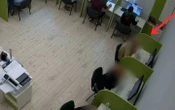 ВідеоУ Києві чоловік намагався скласти теоретичний іспит з водіння за допомогою смарт-окулярів