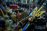 У Львові простилися з воїнами Миколою Дмитришиним, Михайлом Кострубою та Костянтином Мироновим
