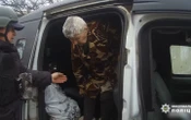 Поліцейські евакуювали з Берислава чотирьох мирних жителів