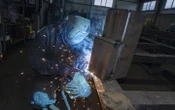 Світове виробництво скоротилося в квітні через зниження замовлень і зайнятості
