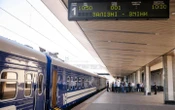 Унаслідок нічого обстрілу низка потягів курсує із затримкою