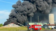 Pożar składowiska odpadów w Chorzowie. Dym widoczny z wielu kilometrów