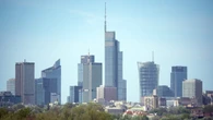 Prosto na chodnik i ulicę. Z najwyższego wieżowca w Polsce spadła szyba