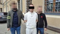Kradzież po alkoholu i boso. Sprawca wyniósł litry benzyny w wiaderku
