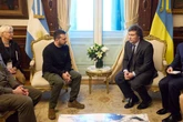Por que Zelensky foi na posse de Milei, segundo seu biógrafo