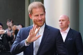 Príncipe Harry admite trégua e diz que doença do rei Charles III pode aproximar a sua família