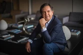 João Appolinário investiu nesta fábrica de tintas no Shark Tank. Hoje, franquia fatura R$300 milhões