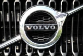 Ações da Volvo caem 5% após empresa diminuir participação em montadora de carros elétricos