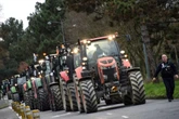 Agricultores começam a retirar seus bloqueios de estradas na França