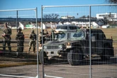 Texas anuncia construção de base militar na fronteira com o México