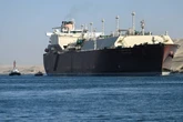Navio é atingido por projétil no Mar Vermelho, enquanto EUA ampliam ofensiva contra os houthis