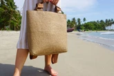Startup indiana produz 'couro' a partir de água de coco