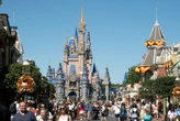 Juiz rejeita processo da Disney contra governador da Flórida por 'vingança' política
