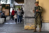 O apoio à democracia na América Latina está no nível mais baixo — e a violência ajuda a explicar