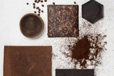 Borra de café reciclada vira copo na Argentina e aditivo para concreto na Austrália